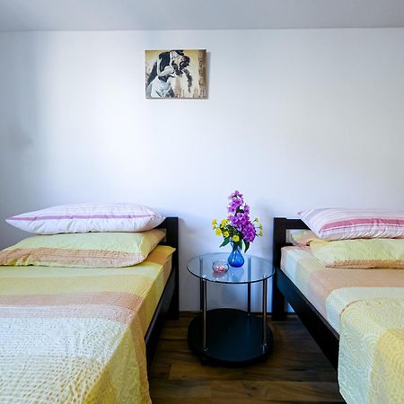טרוגיר Apartments Mani מראה חיצוני תמונה
