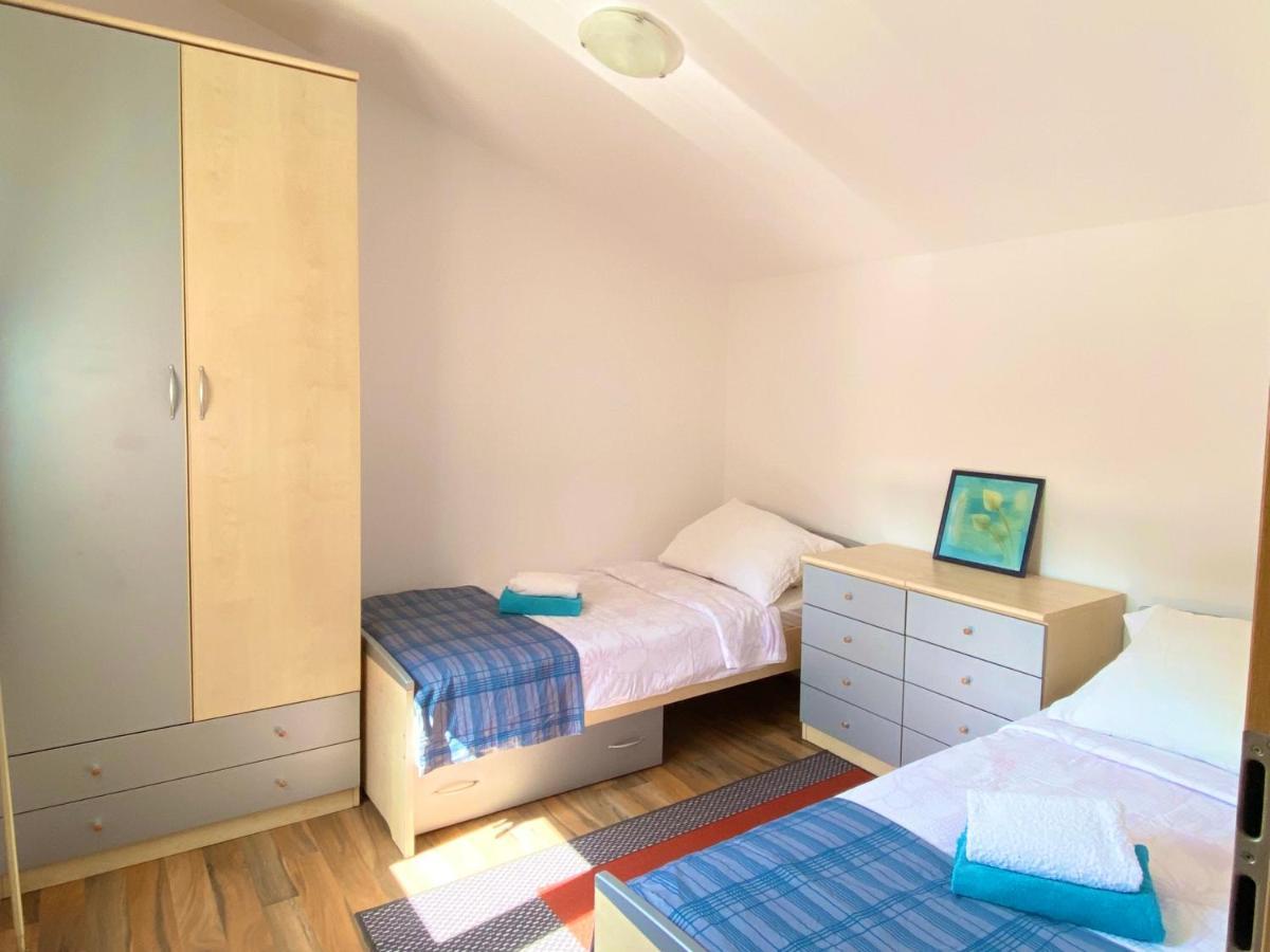 טרוגיר Apartments Mani מראה חיצוני תמונה