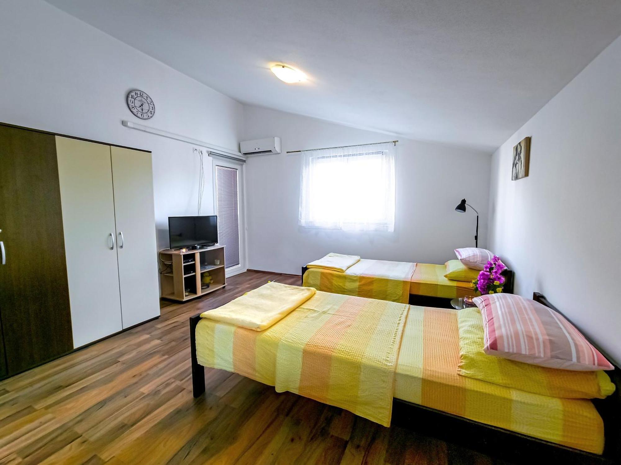 טרוגיר Apartments Mani מראה חיצוני תמונה
