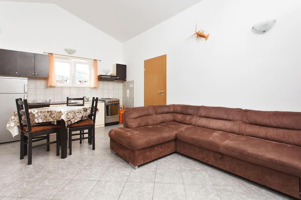 טרוגיר Apartments Mani מראה חיצוני תמונה