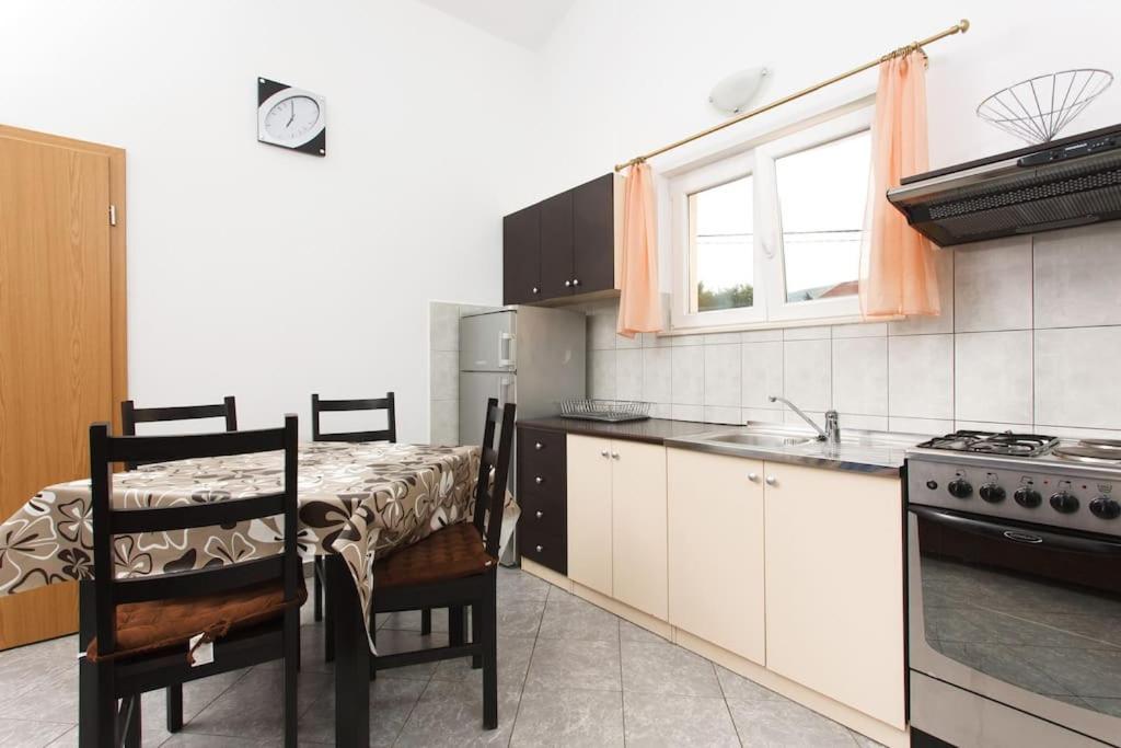 טרוגיר Apartments Mani מראה חיצוני תמונה