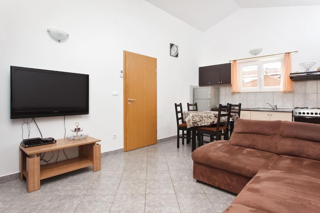 טרוגיר Apartments Mani מראה חיצוני תמונה