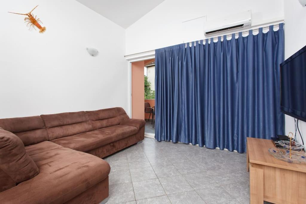 טרוגיר Apartments Mani מראה חיצוני תמונה