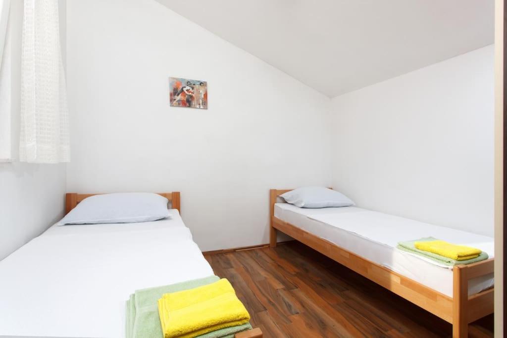 טרוגיר Apartments Mani מראה חיצוני תמונה